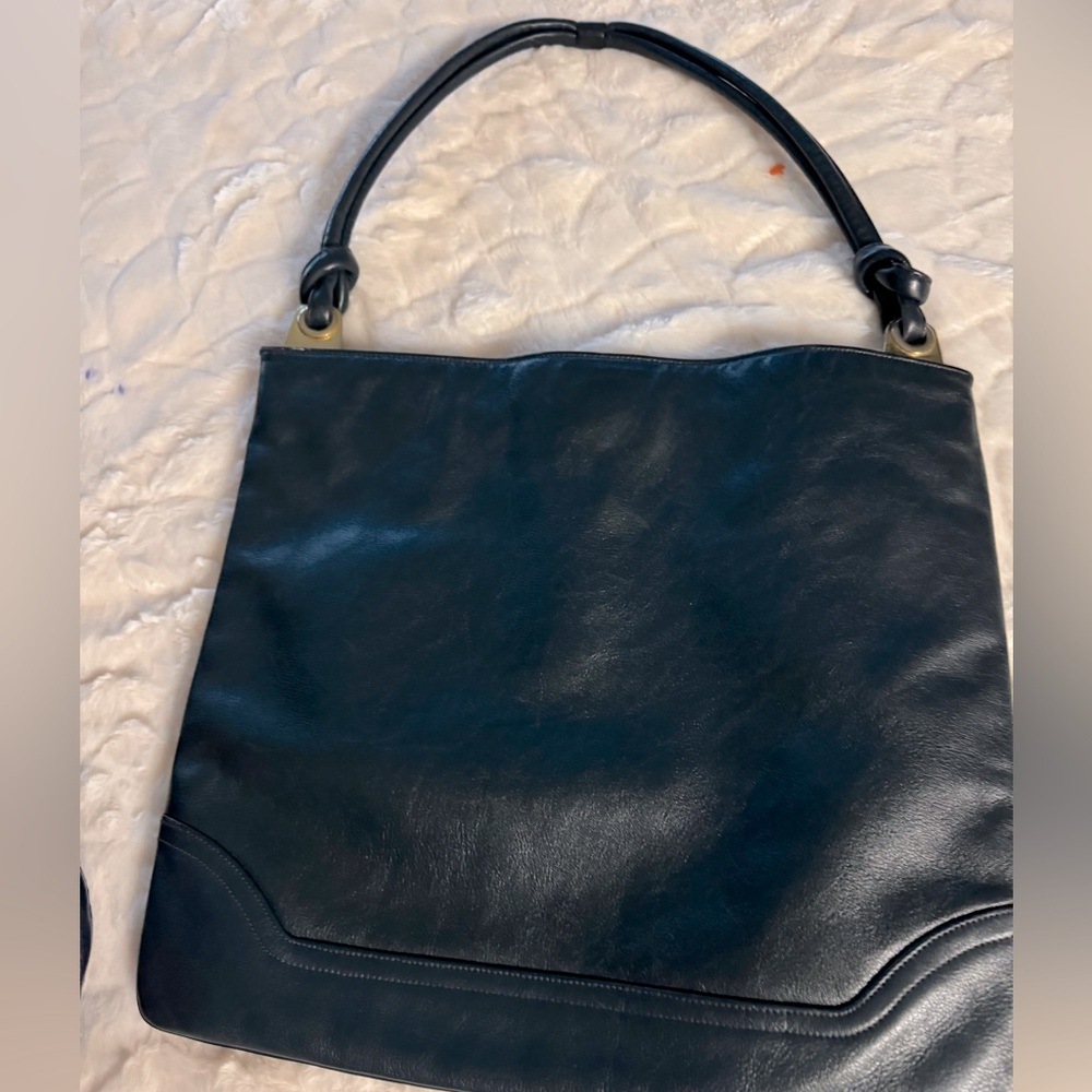 Navy Susan Gail vintage handbag. Great condition. Navy, bright yellow interior.